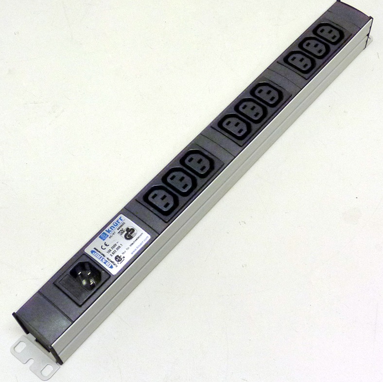 Блок розеток (433 мм) Knurr [ 3.622.709.1 ] (9 розеток IEC 320, без выключателя, вилка IEC 320 с торца, для  вертикальной установки в шкаф, шнур приоб